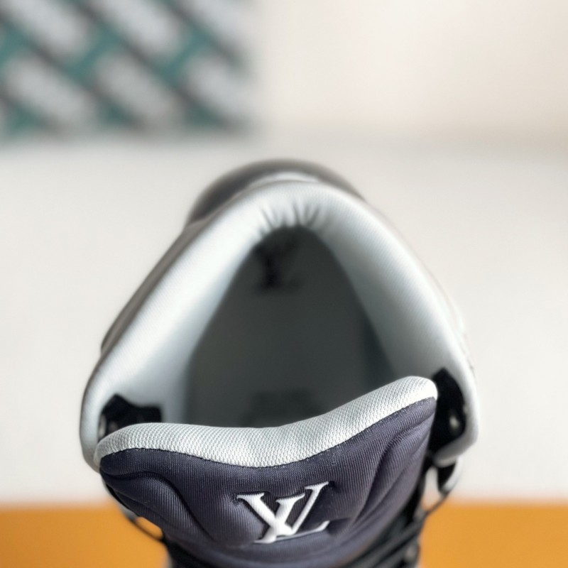 L0*is V*t0n TRAINER SNEAKERS