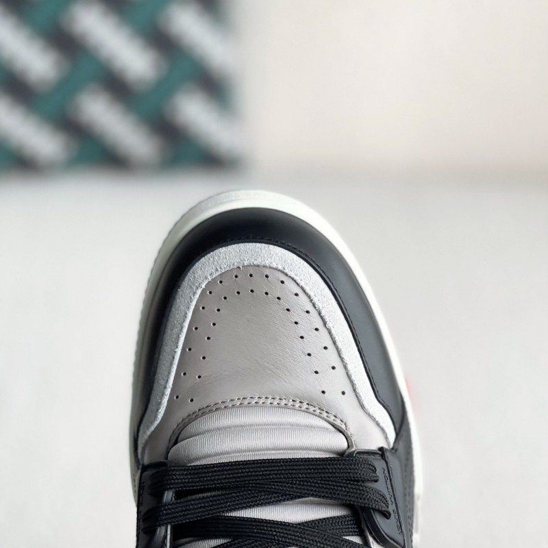 L0*is V*t0n TRAINER SNEAKERS