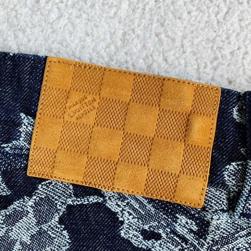 L0*is V*t0n Jean shorts