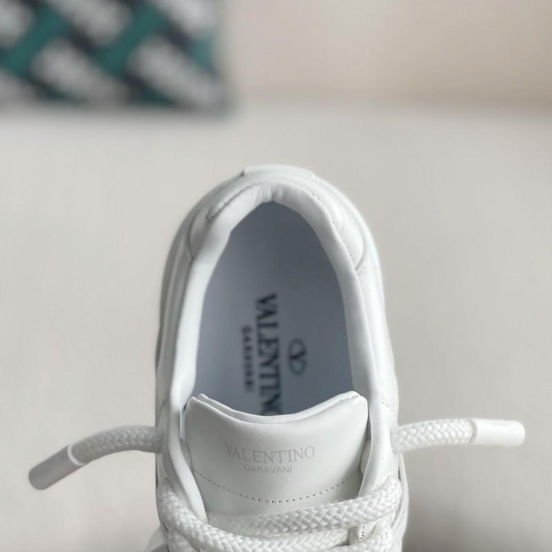 va*t*no One Stud Sneakers