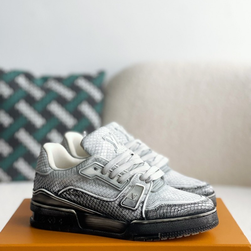 L0*is V*t0n TRAINER SNEAKERS