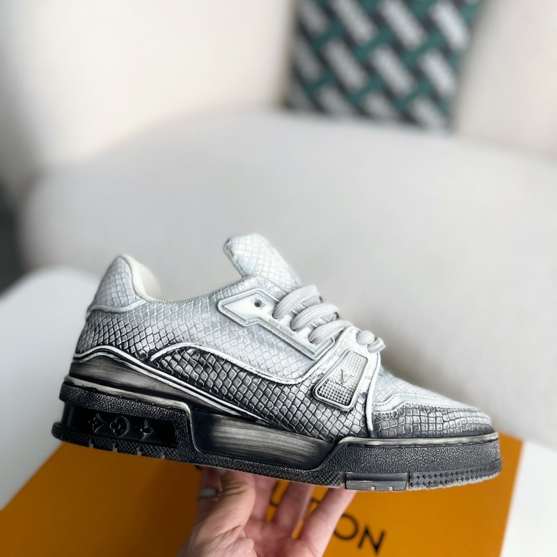 L0*is V*t0n TRAINER SNEAKERS