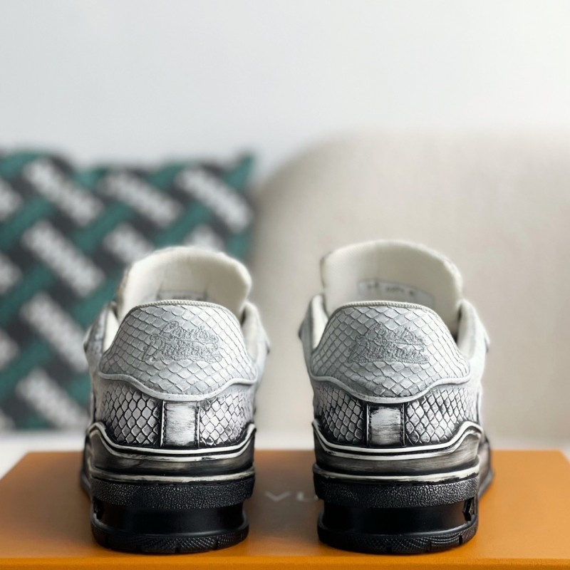L0*is V*t0n TRAINER SNEAKERS
