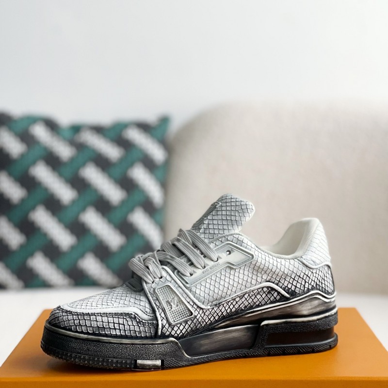 L0*is V*t0n TRAINER SNEAKERS