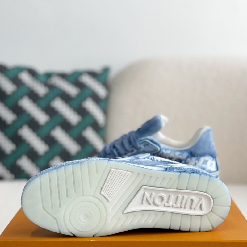 L0*is V*t0n TRAINER SNEAKERS