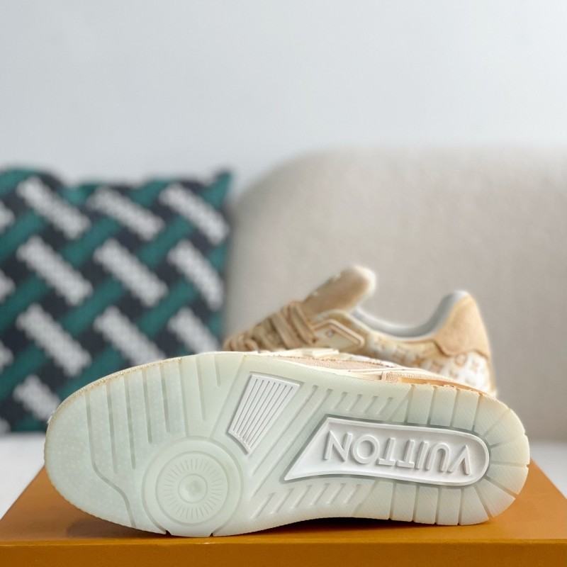 L0*is V*t0n TRAINER SNEAKERS