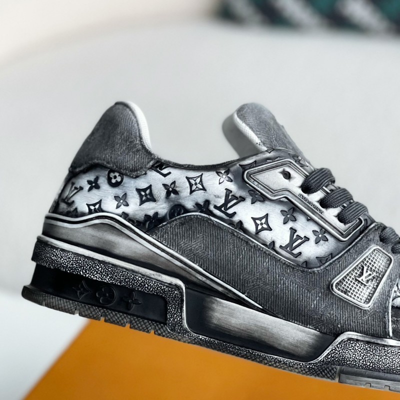 L0*is V*t0n TRAINER SNEAKERS