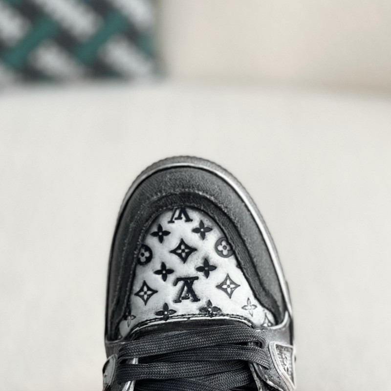 L0*is V*t0n TRAINER SNEAKERS