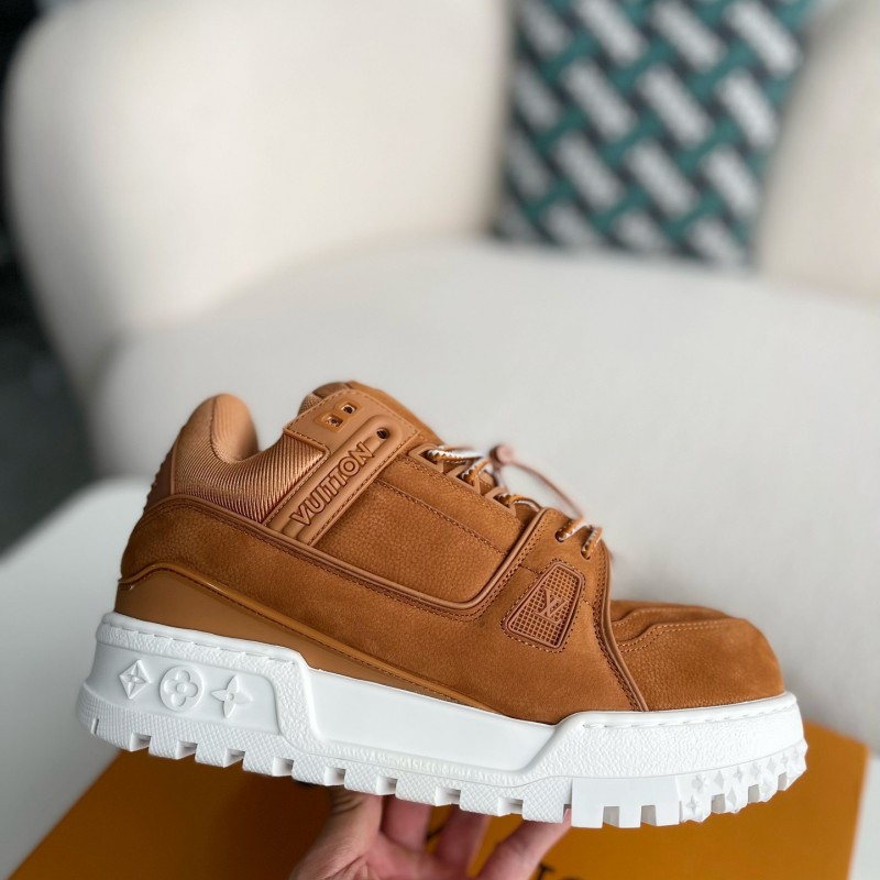 L0*is V*t0n TRAINER SNEAKERS