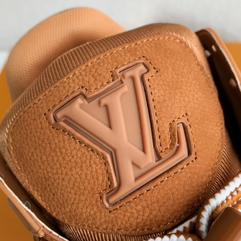 L0*is V*t0n TRAINER SNEAKERS