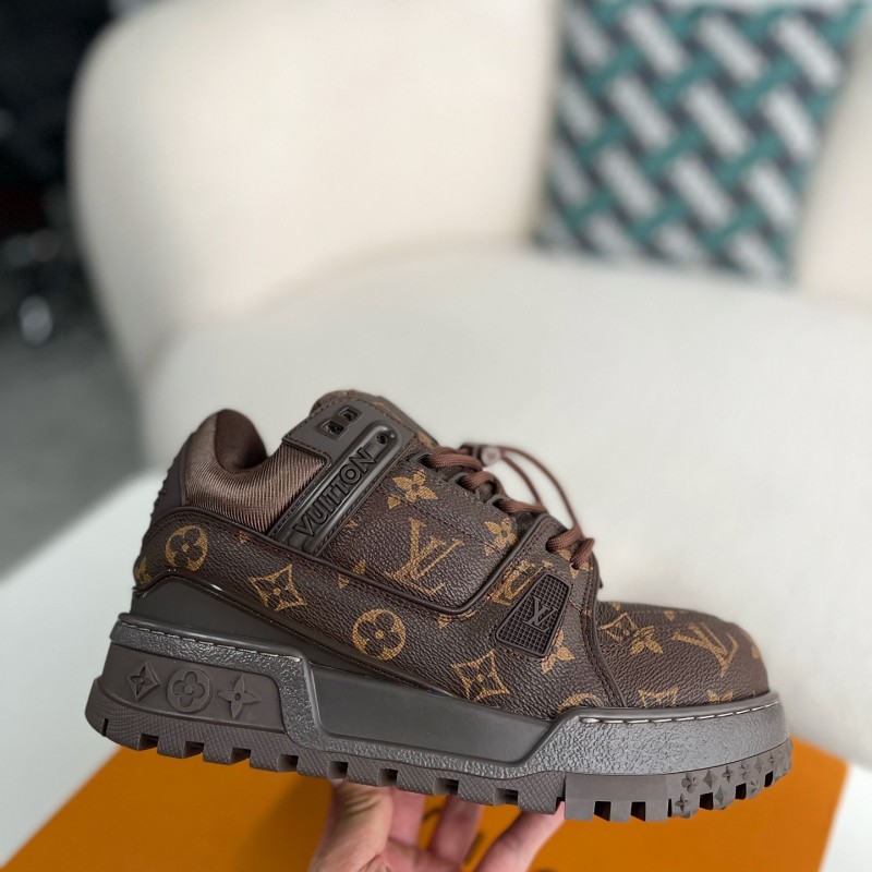 L0*is V*t0n TRAINER SNEAKERS