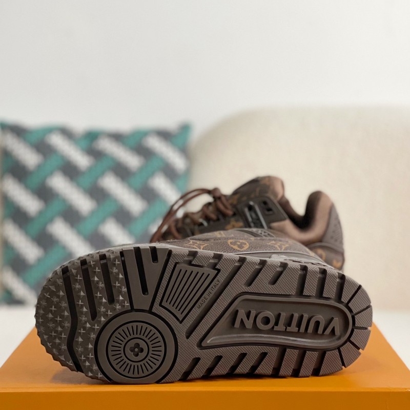 L0*is V*t0n TRAINER SNEAKERS