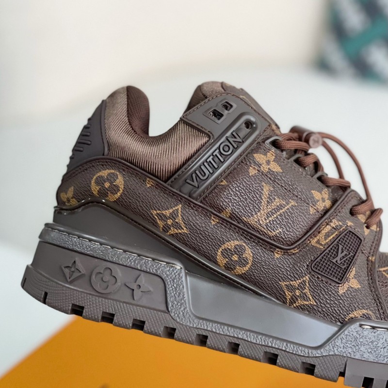 L0*is V*t0n TRAINER SNEAKERS